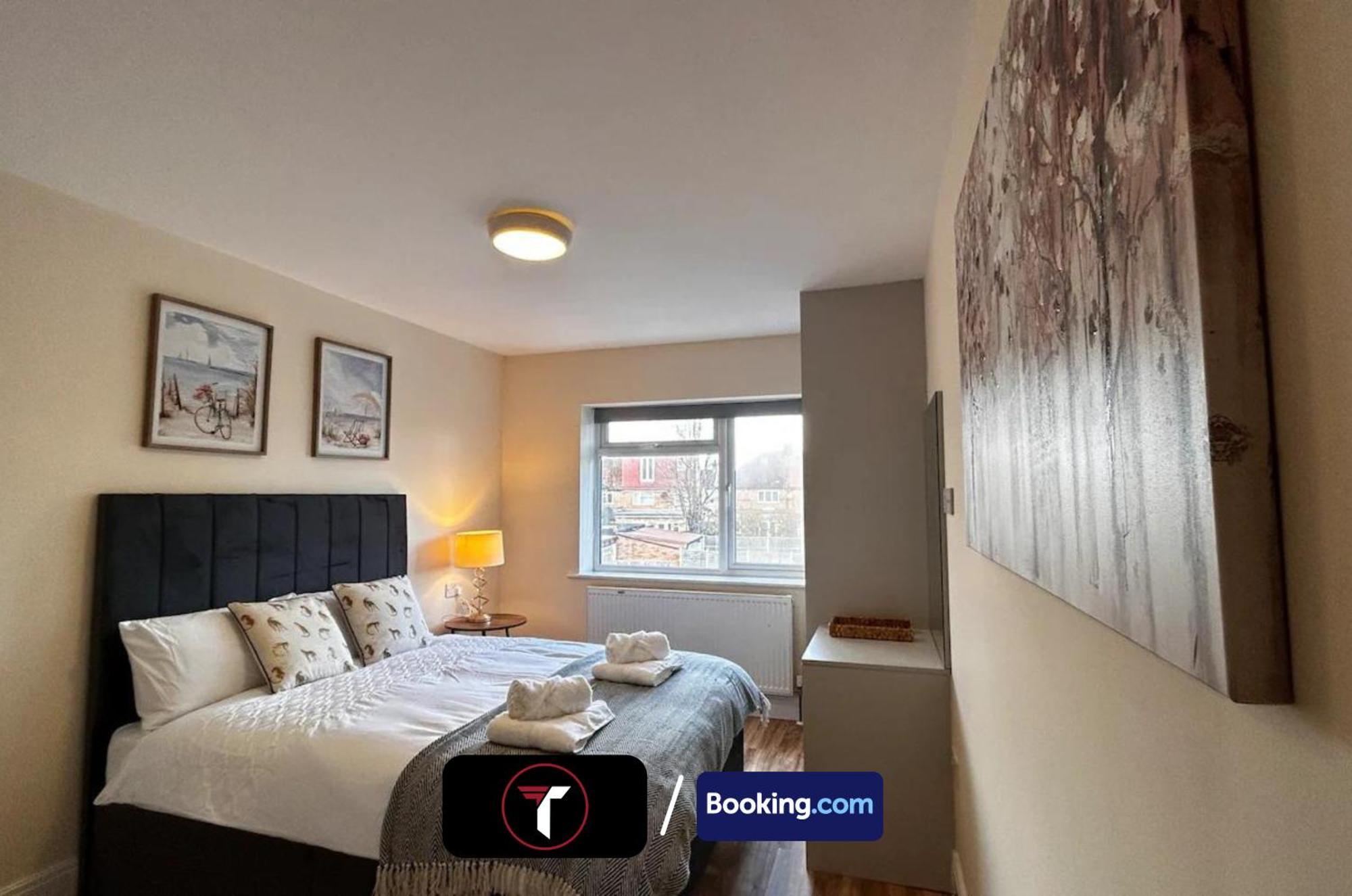 Stylish 2 Bedroom Flat By Tara Stays Short Lets & Serviced Accommodation Watford With Free Parking & Nearby Warner Studios Exterior foto