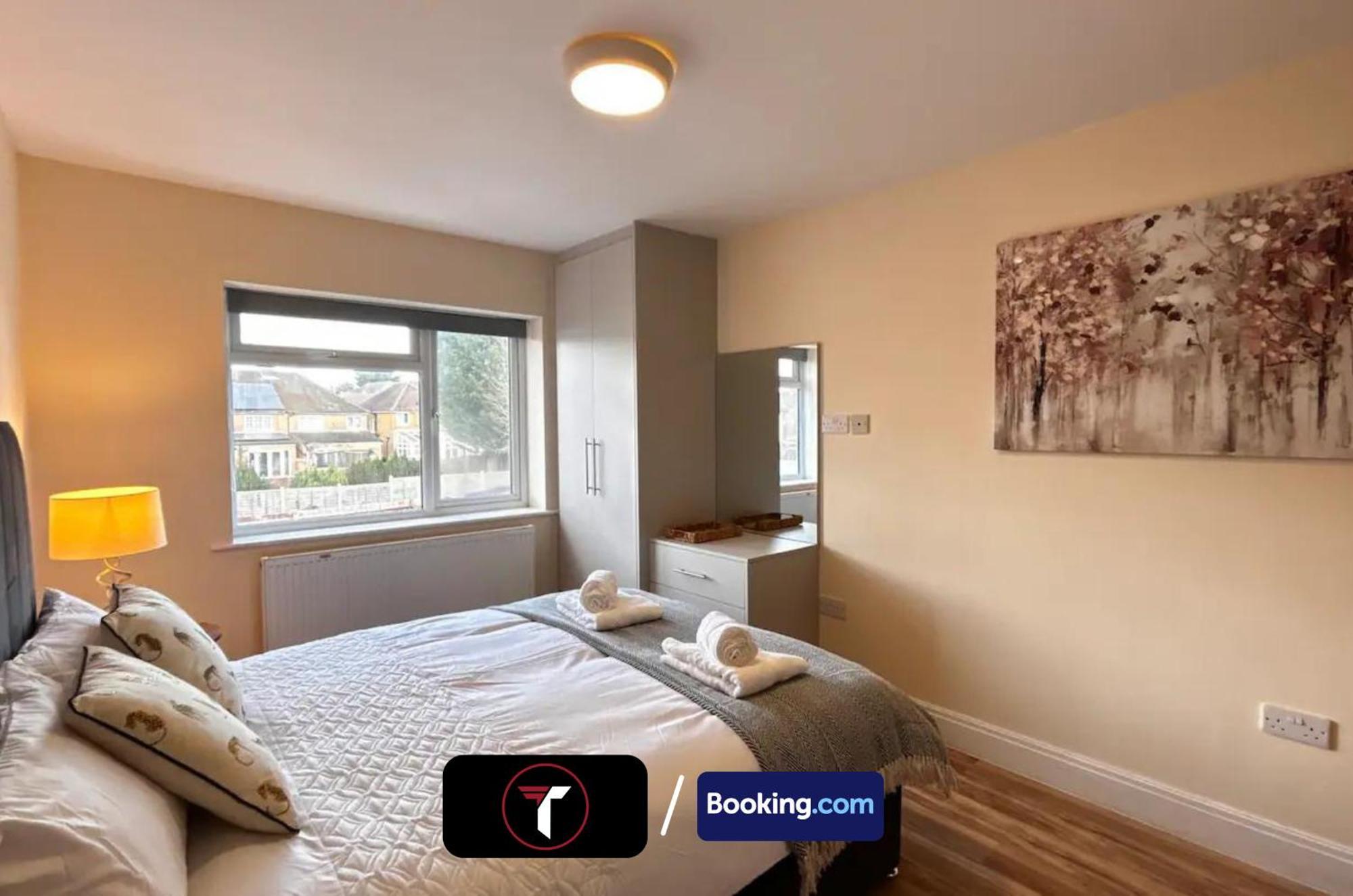 Stylish 2 Bedroom Flat By Tara Stays Short Lets & Serviced Accommodation Watford With Free Parking & Nearby Warner Studios Exterior foto